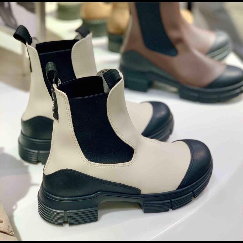 😎 Most sought after boot 🥾 Chelsea boot by GANNI.